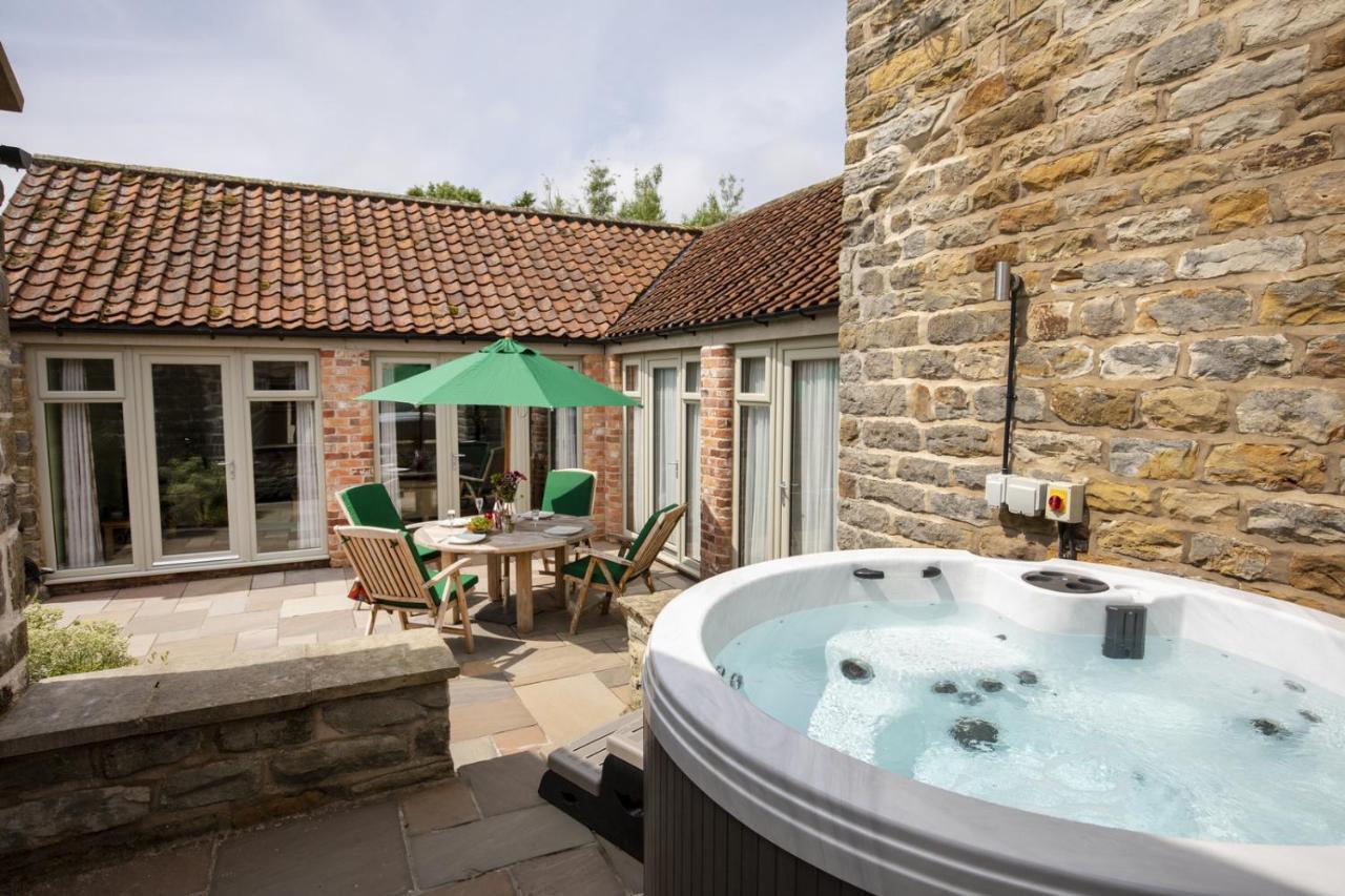 Thirley Cotes Farm Cottages 스카버러 외부 사진
